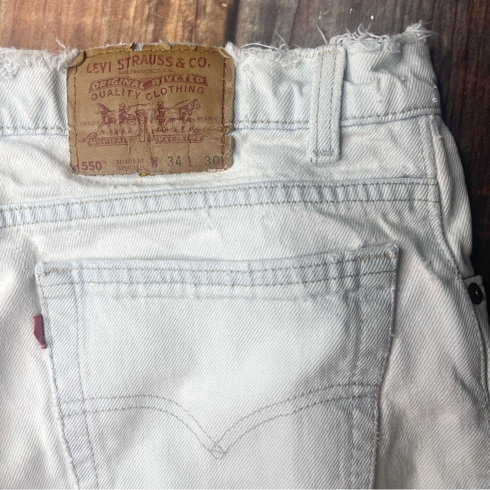 Levi's Vintage White Jean Shorts Frayed Hem Cut-Off Style - Picture 4 of 7